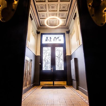 Centrally Located Apartment Overlooking Vermanes Park Riga Extérieur photo
