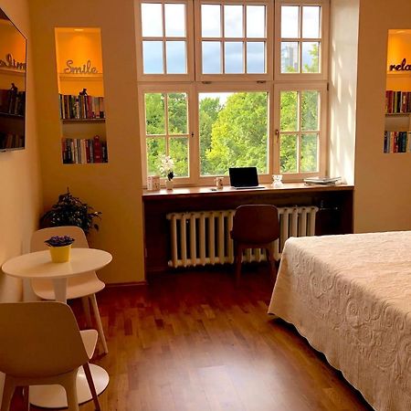 Centrally Located Apartment Overlooking Vermanes Park Riga Extérieur photo