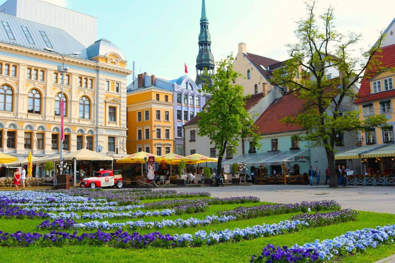 Centrally Located Apartment Overlooking Vermanes Park Riga Extérieur photo