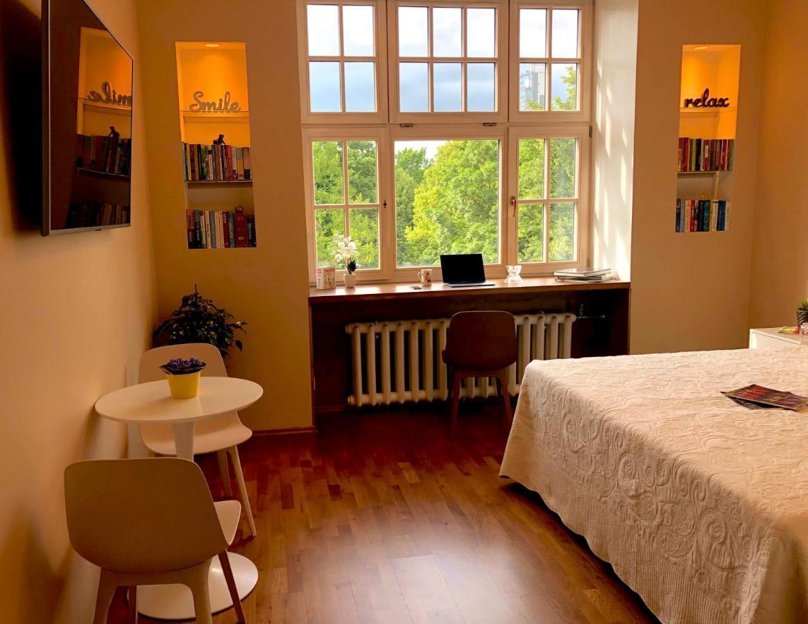 Centrally Located Apartment Overlooking Vermanes Park Riga Extérieur photo